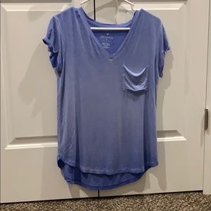 Light blue v-neck American Eagle tee